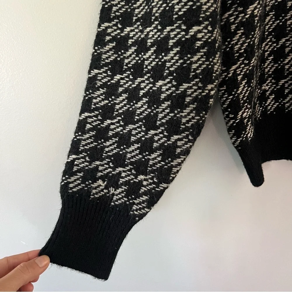 NWT Lush Houndstooth Crew Neck Sweater Medium Preppy Academia Office Career